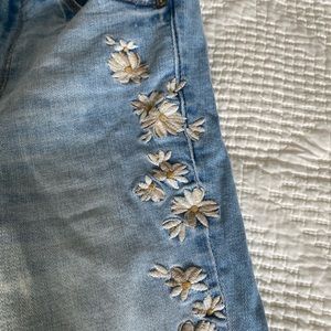 Embroidered skinny jeans high waisted.